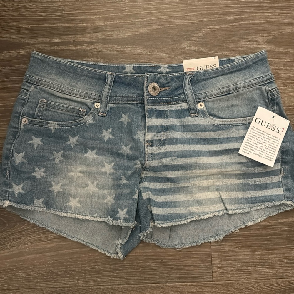 NWT Guess Jeans Denim USA Flag Patriotic Shorts Frayed Hem White Light Wash 26